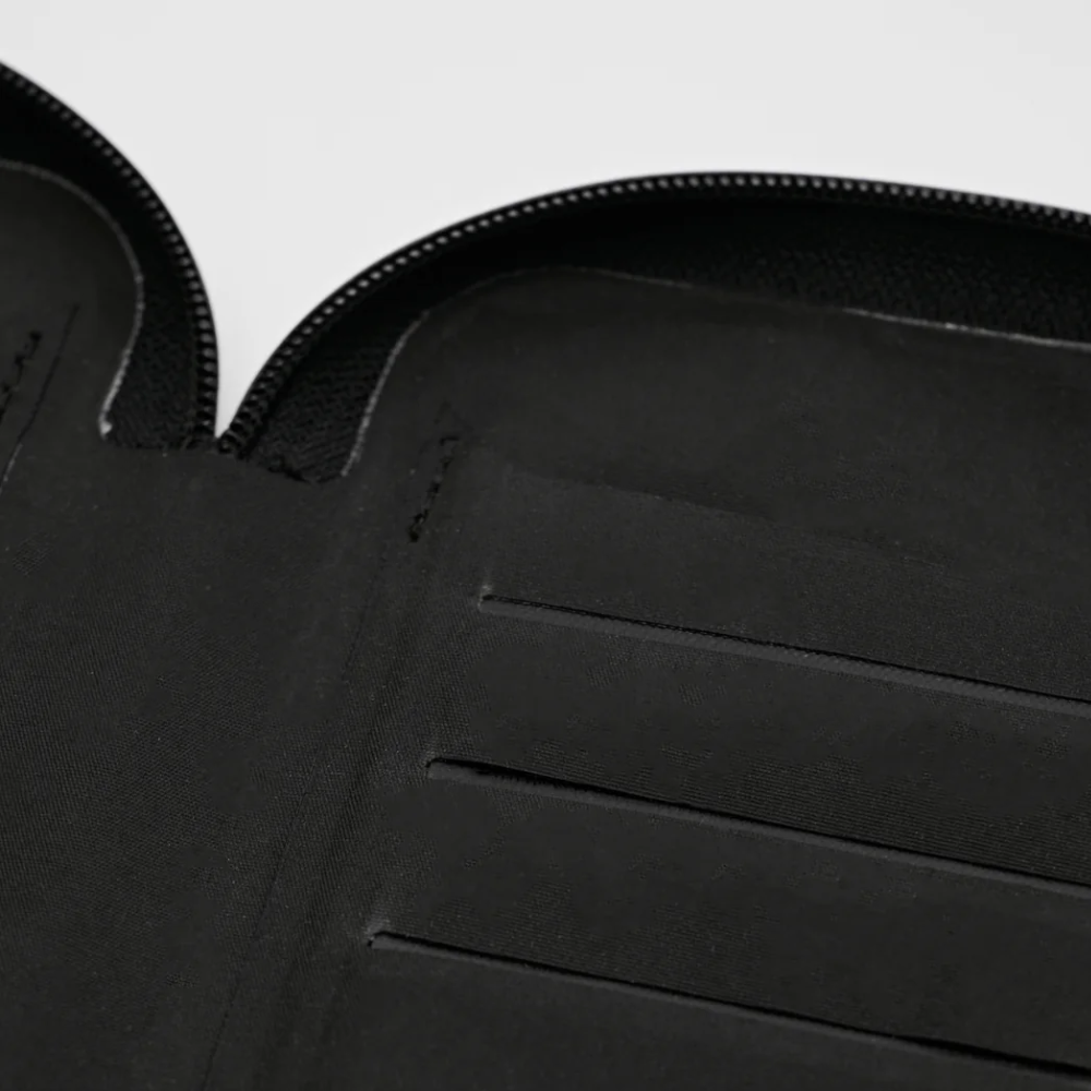 
                  
                    MAAP Shield Vandtæt Mobilpung – Large
                  
                