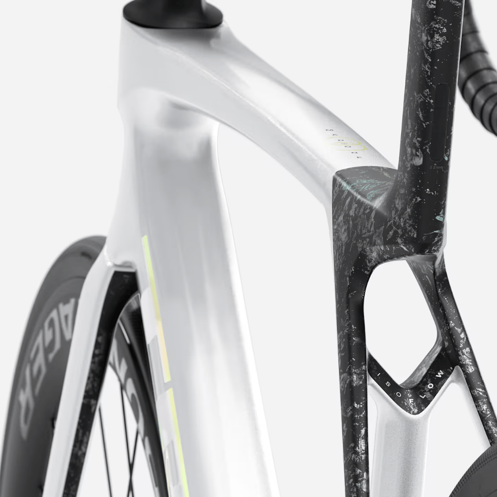 Madone SL 6 Gen 8 - Gloss Crystal White 2026