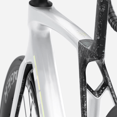 Madone SL 6 Gen 8 - Gloss Crystal White 2026