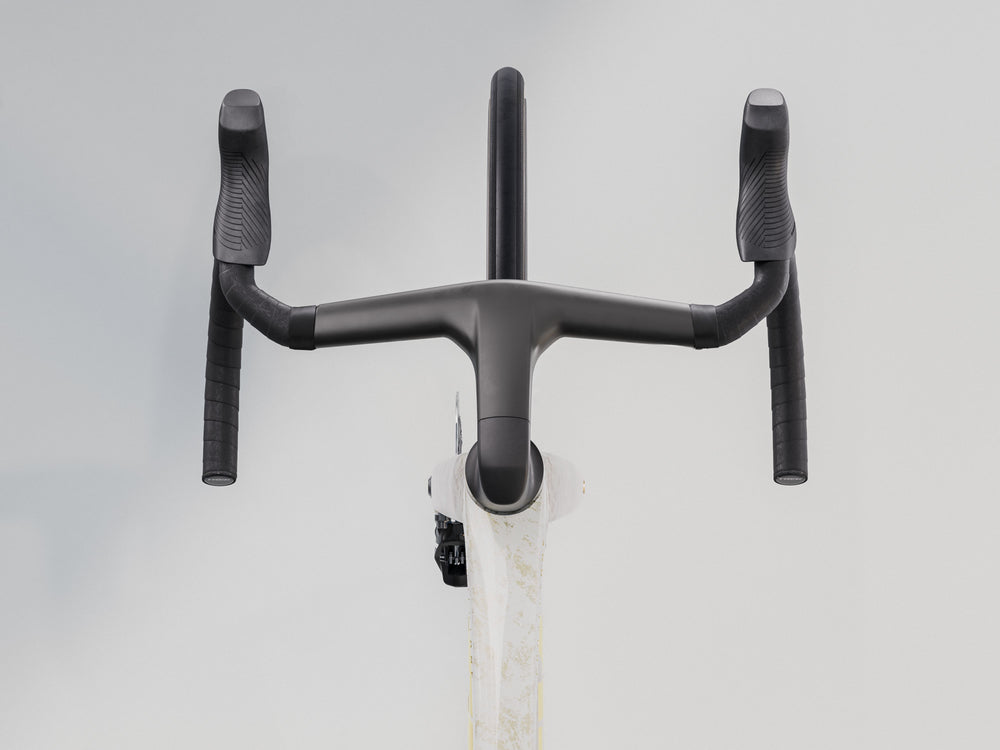 
                  
                    Madone SLR 7 AXS Gen 8 - Era White
                  
                