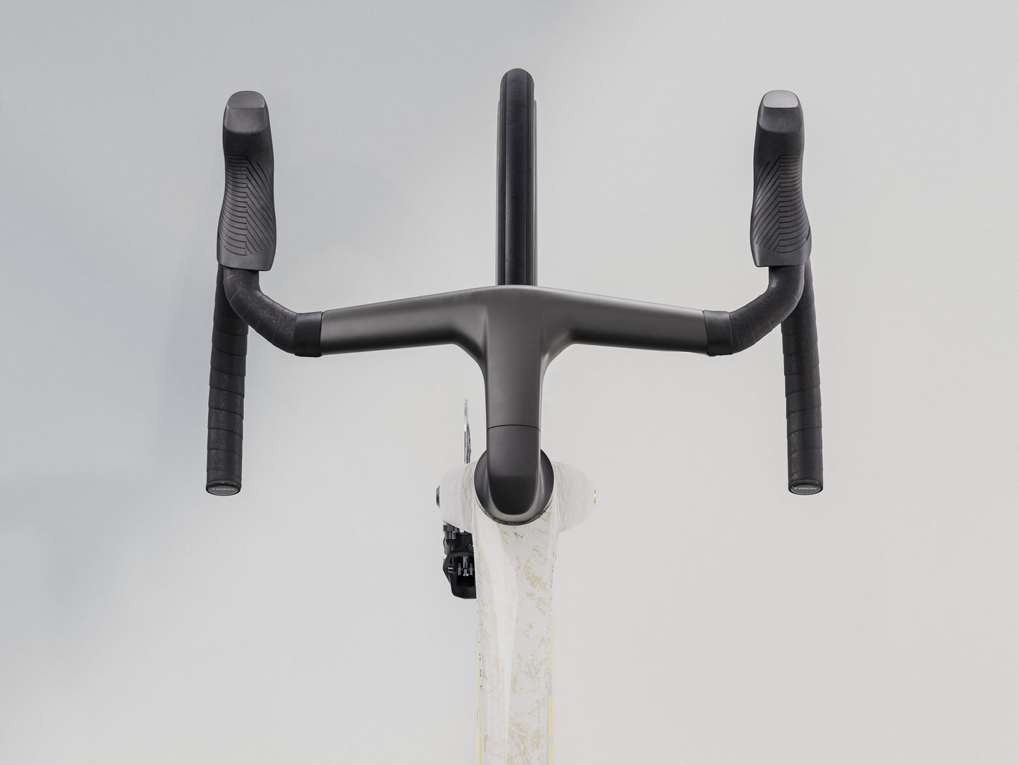 
                  
                    Madone SLR 7 AXS Gen 8 - Era White
                  
                
