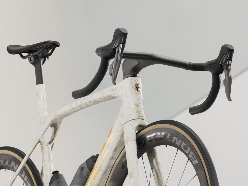 
                  
                    Madone SLR 7 AXS Gen 8 - Era White
                  
                