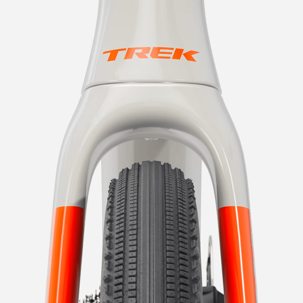 
                  
                    Checkmate SLR 7 AXS 2026 - Era White/Buff Beige
                  
                